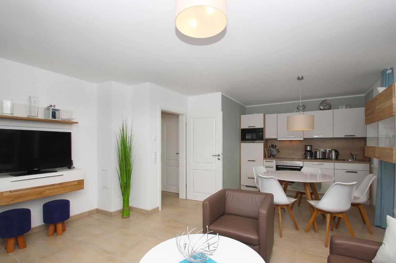 Strandresort Rex Rugia Haus 13 - FeWo 03, inklusive Sauna und Schwimmbadnutzung im AHOI Sellin Lobbe Exterior foto